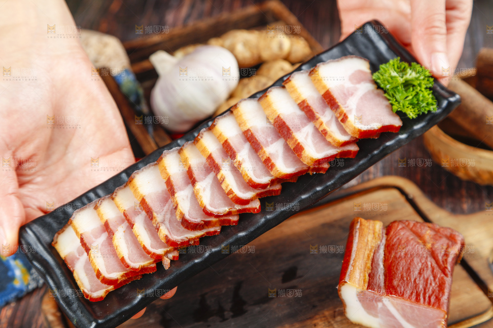 深底上的腊肉