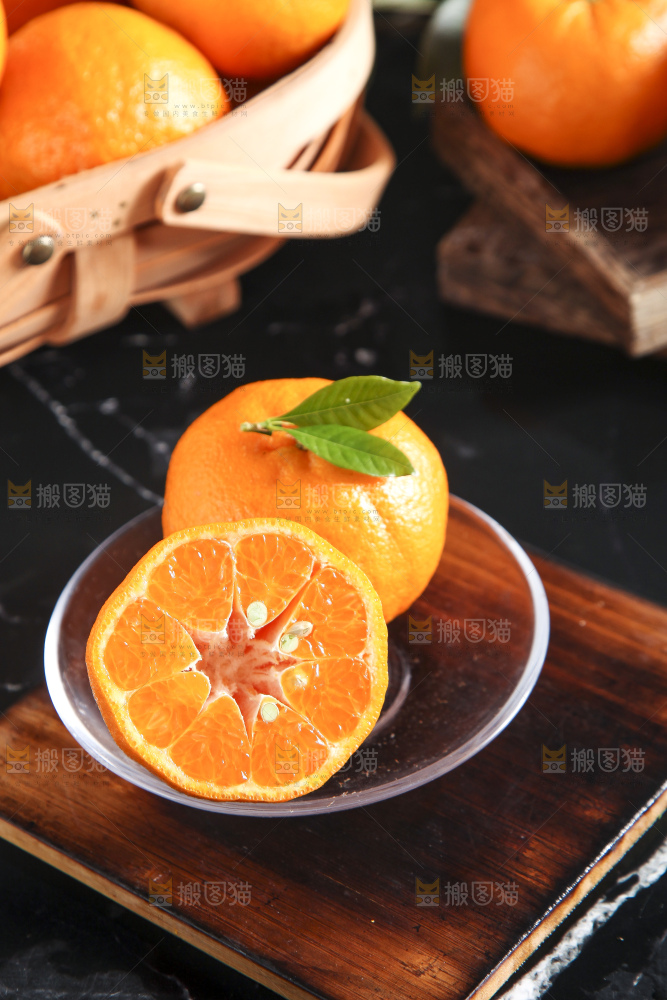 深底上的蜜桔