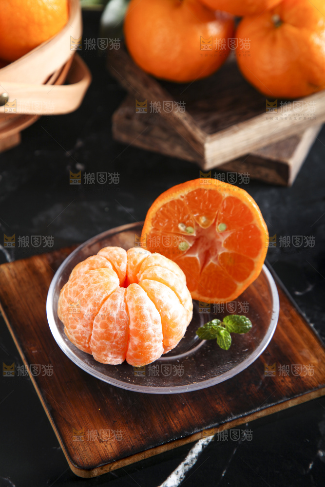深底上的蜜桔