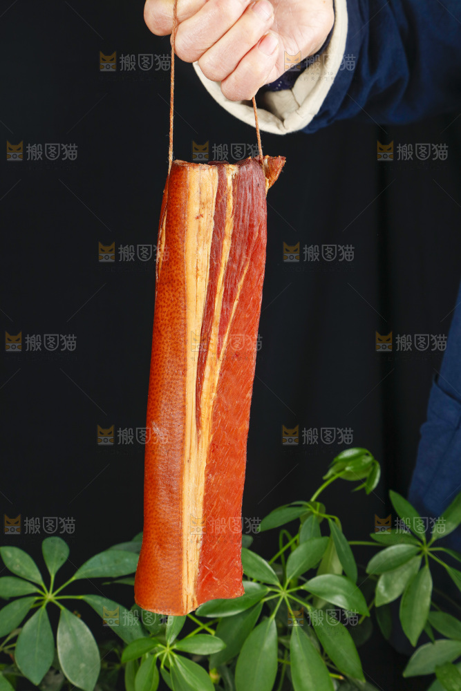 深底上的腊肉