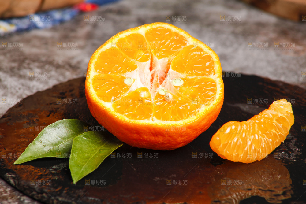 深底上的蜜桔