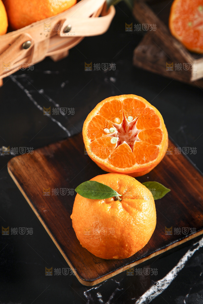 深底上的蜜桔