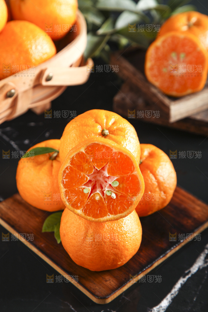 深底上的蜜桔