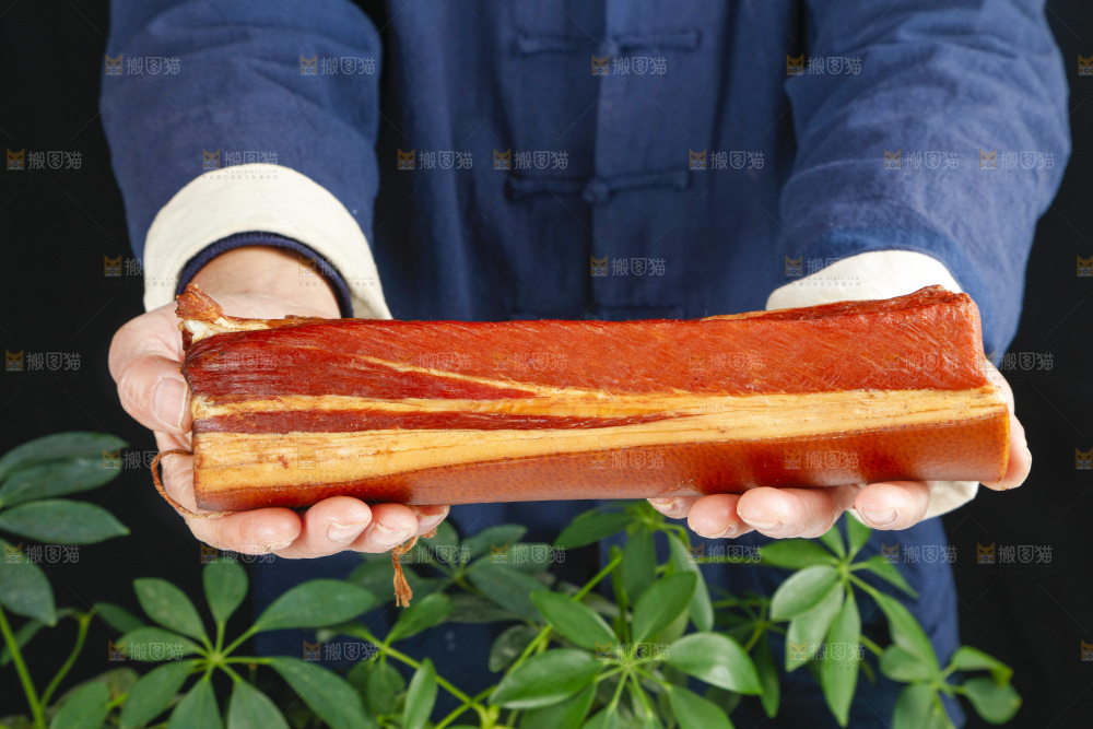 深底上的腊肉