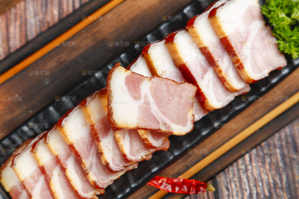 深底上的腊肉
