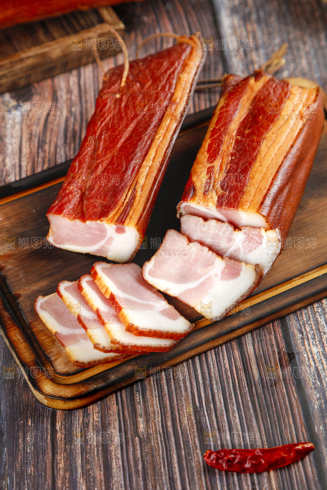 深底上的腊肉