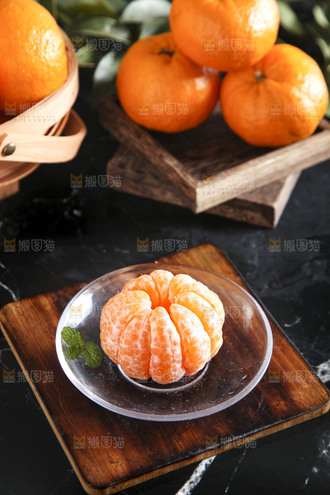 深底上的蜜桔