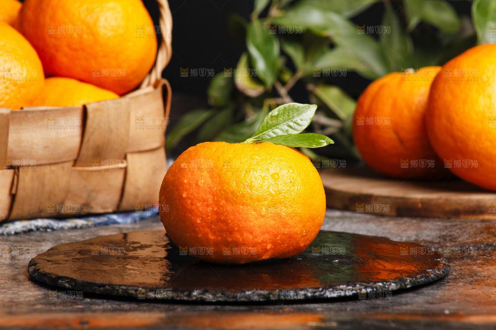 深底上的蜜桔