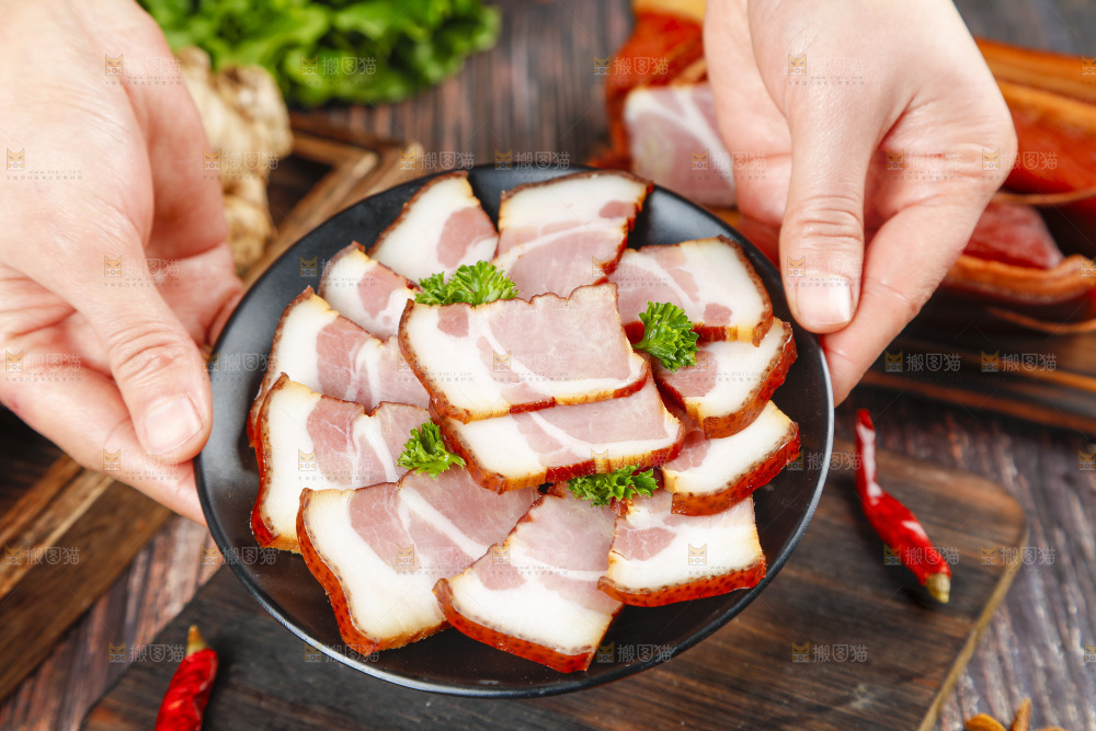 深底上的腊肉