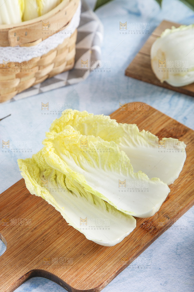 浅底上的娃娃菜