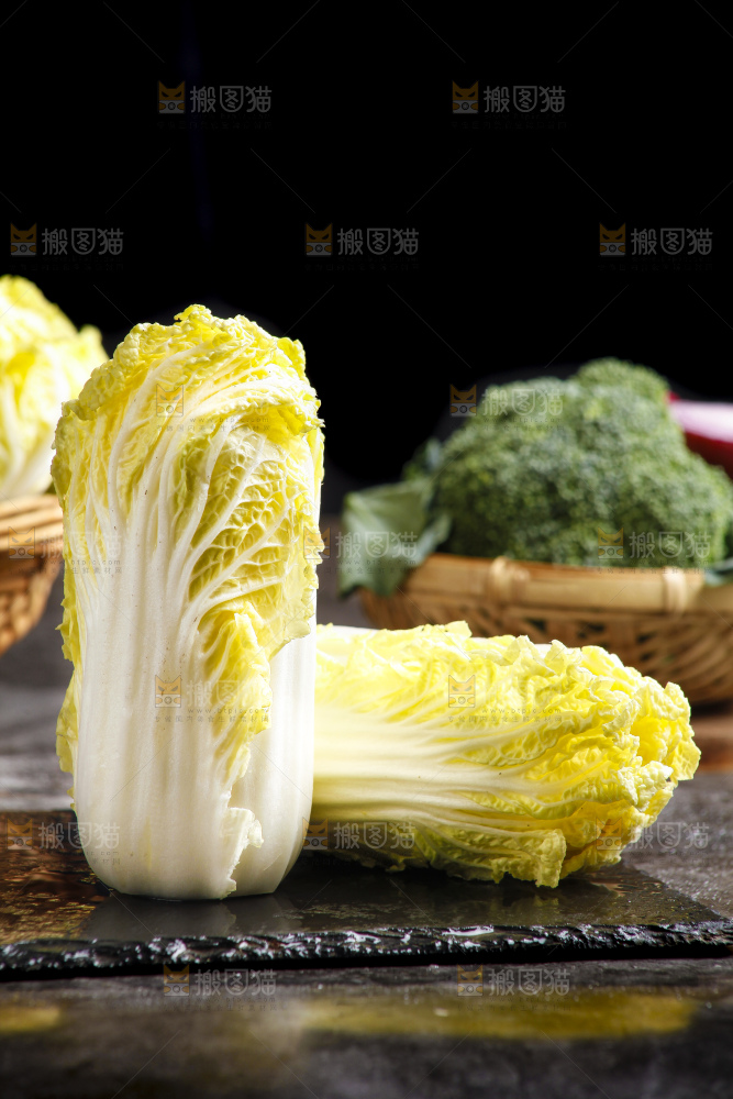 深底上的娃娃菜