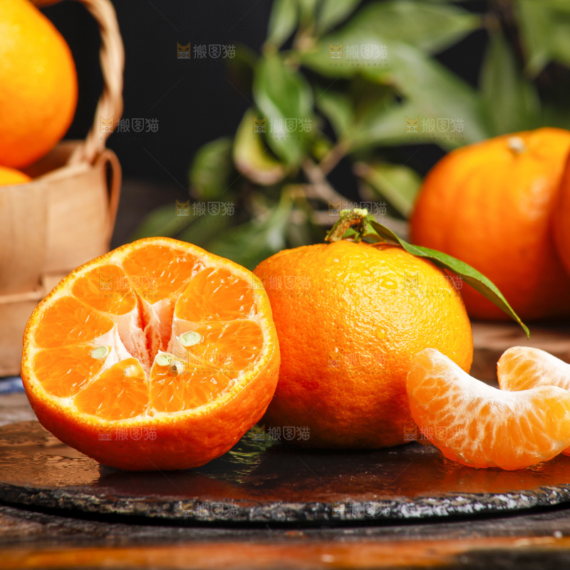 深底上的蜜桔