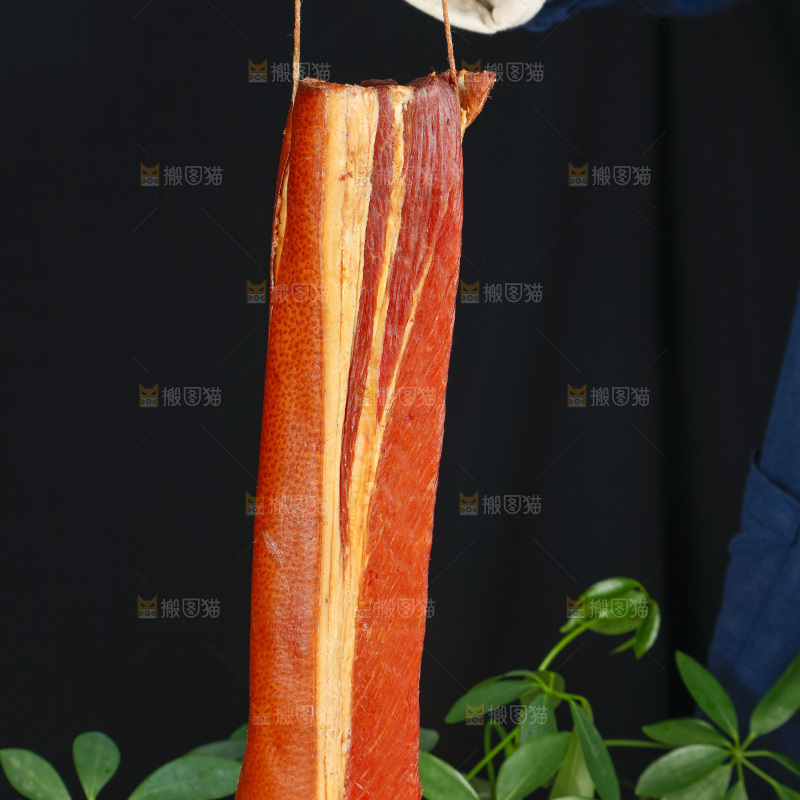 深底上的腊肉