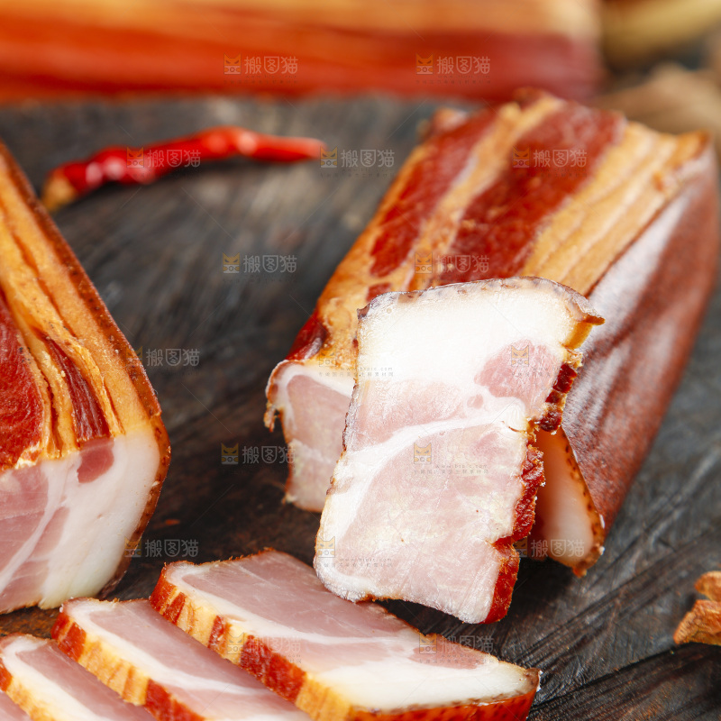 深底上的腊肉