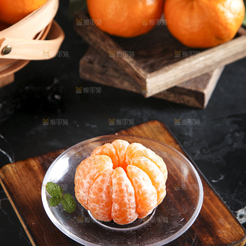 深底上的蜜桔