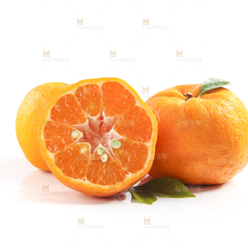 白底上的蜜桔