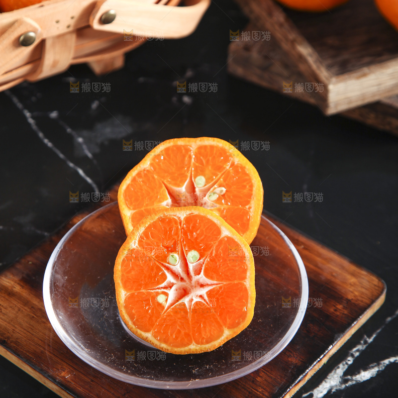 深底上的蜜桔
