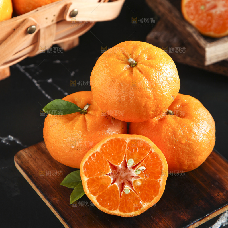 深底上的蜜桔
