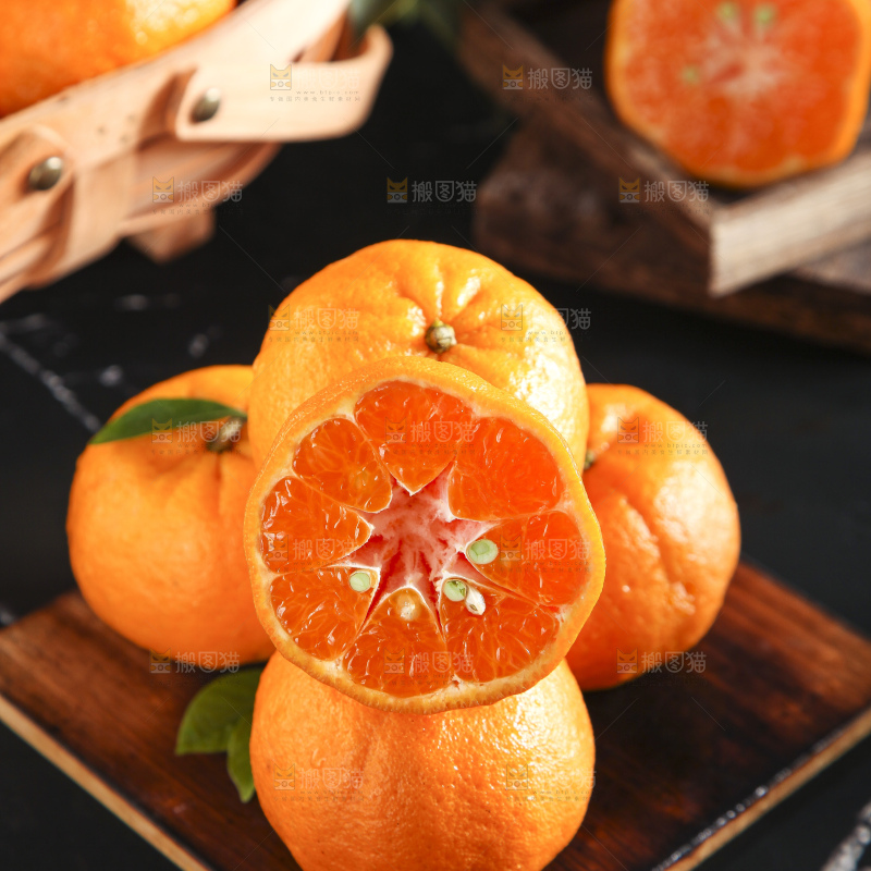 深底上的蜜桔