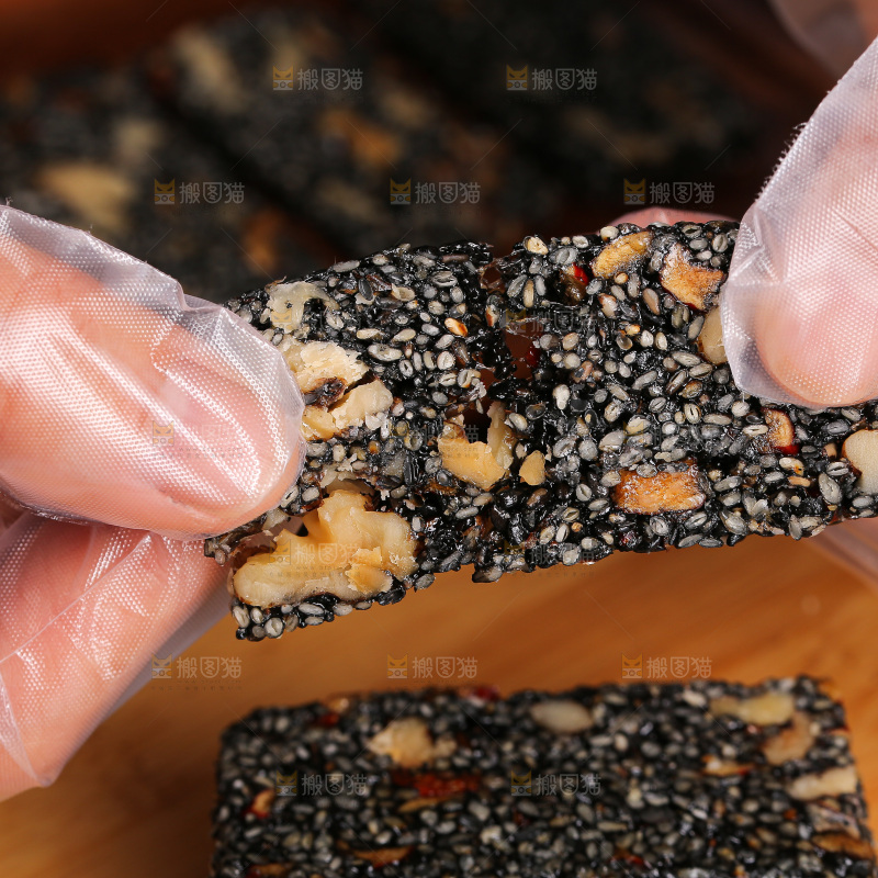 深底上的芝麻糕