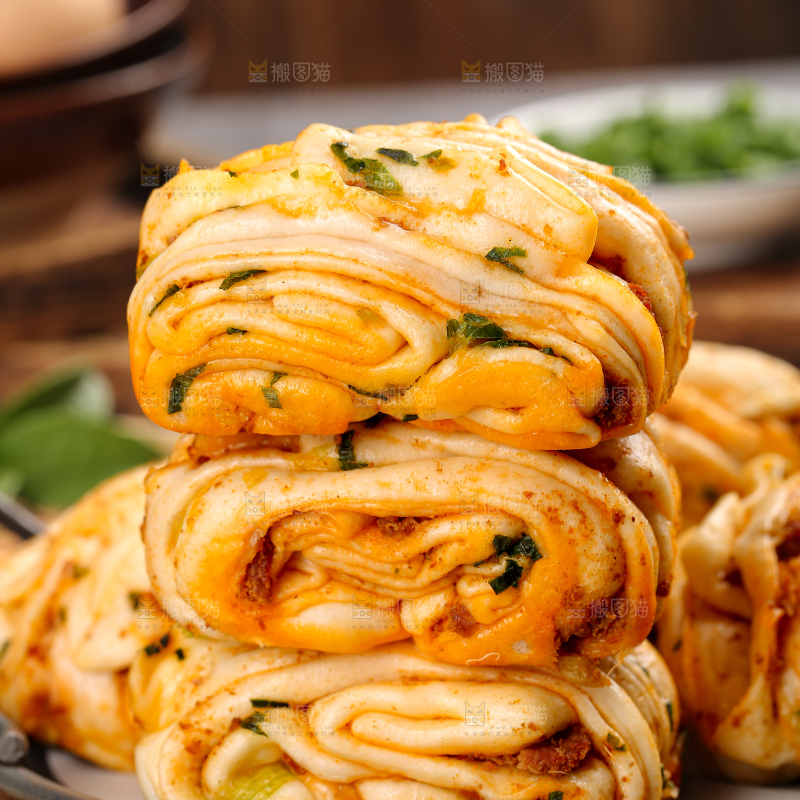 深底上的葱香肉花卷