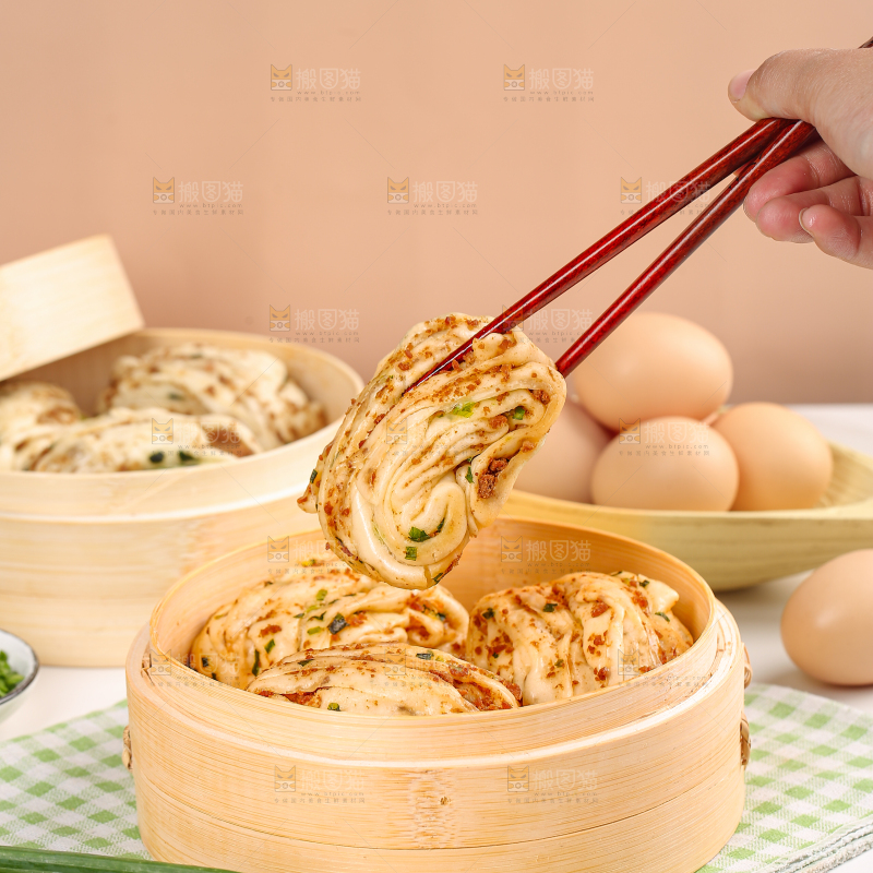 浅底上的香葱花卷
