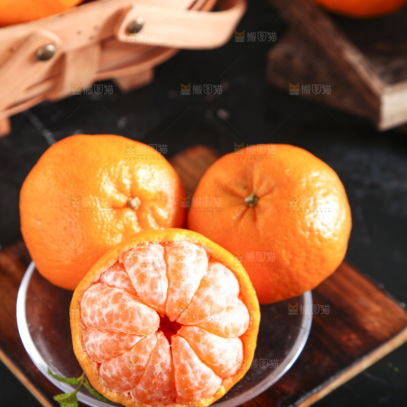 深底上的蜜桔