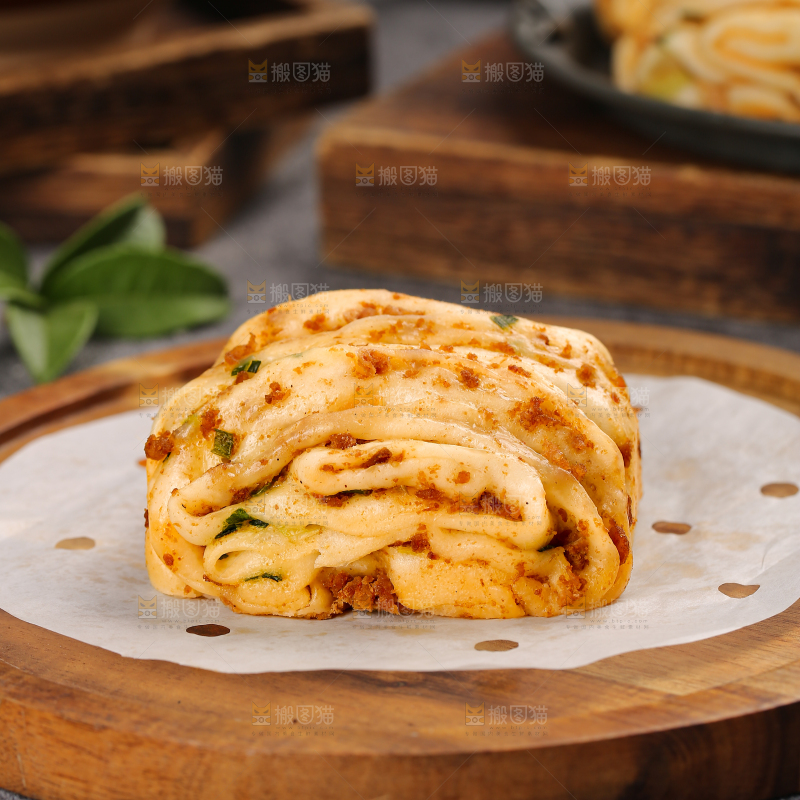 深底上的猪肉花卷