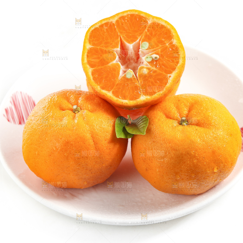 白底上的蜜桔