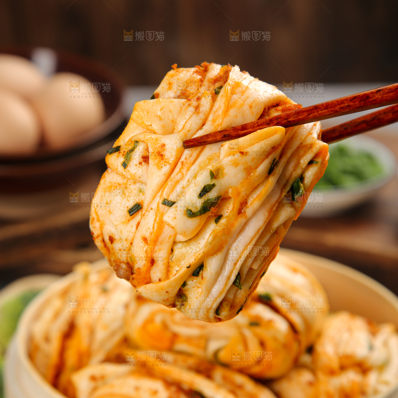 深底上的葱香肉花卷