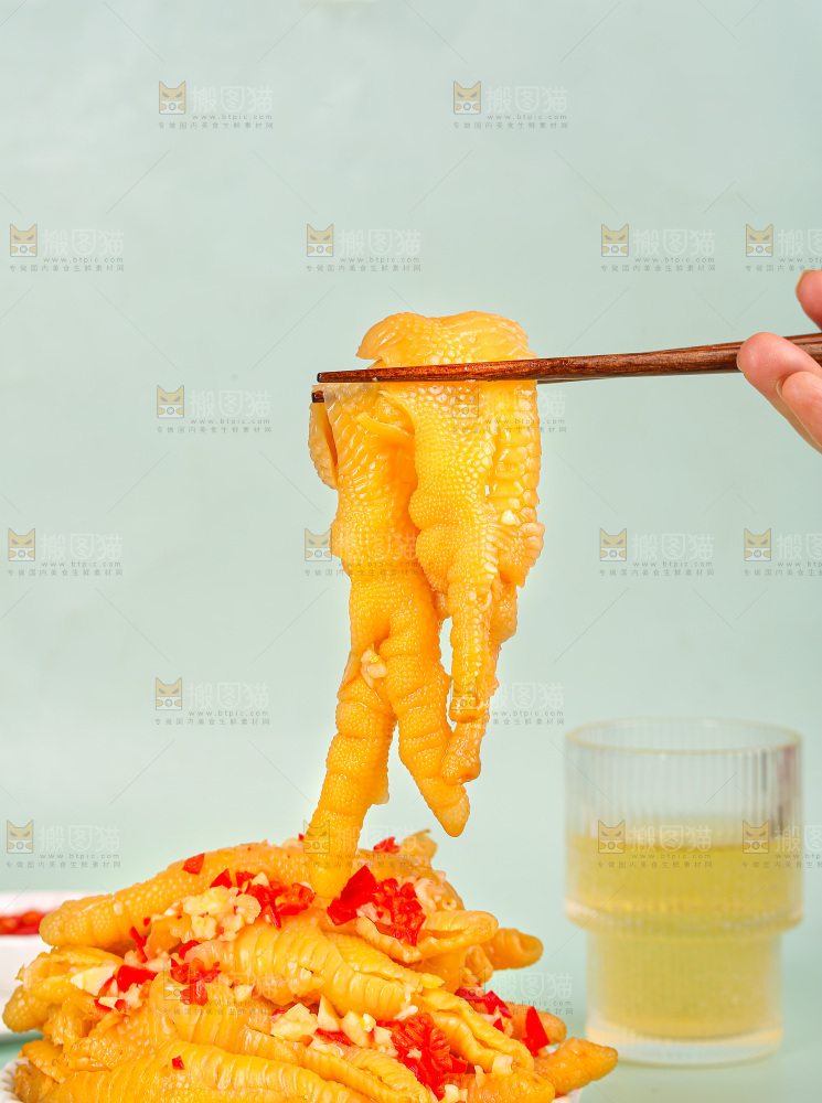 浅底上的无骨鸡爪