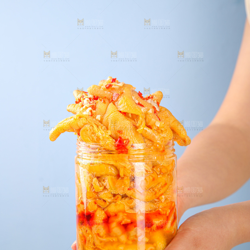 浅底上的无骨鸡爪