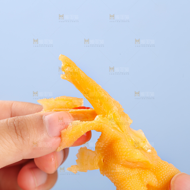 浅底上的无骨鸡爪
