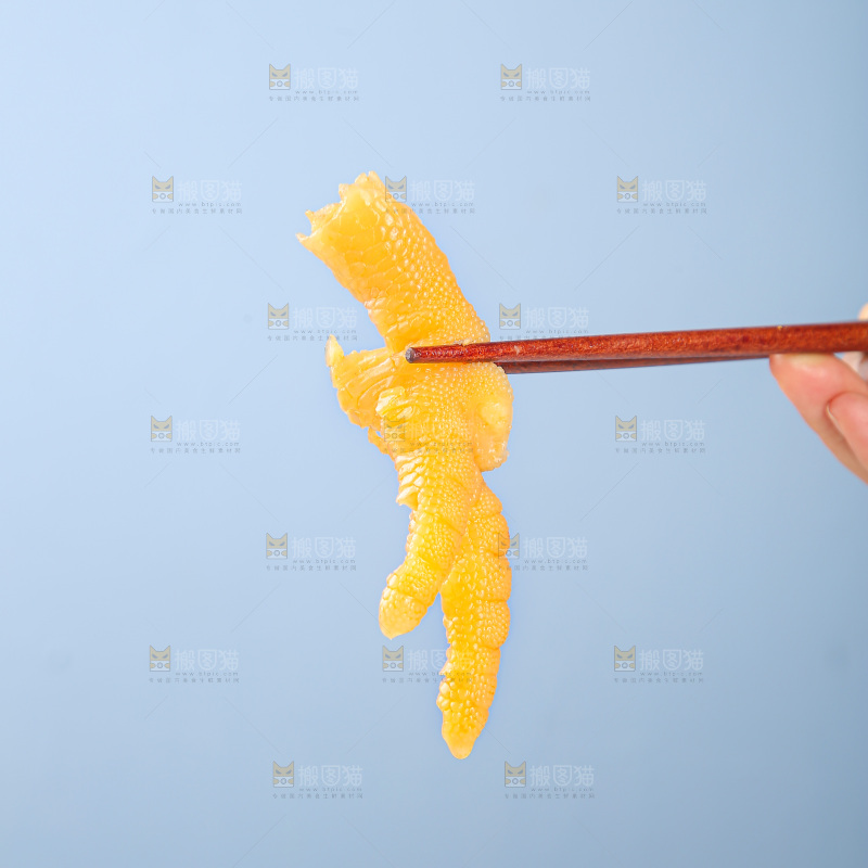 浅底上的无骨鸡爪