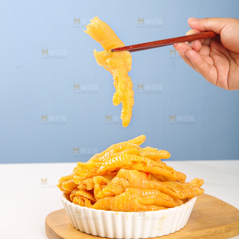浅底上的无骨鸡爪