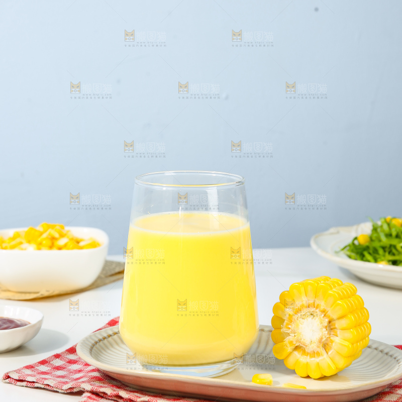 杯子里的玉米汁