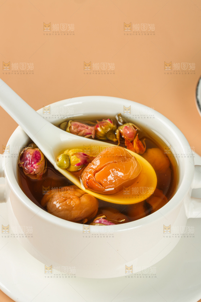 浅底上的荔枝干果茶
