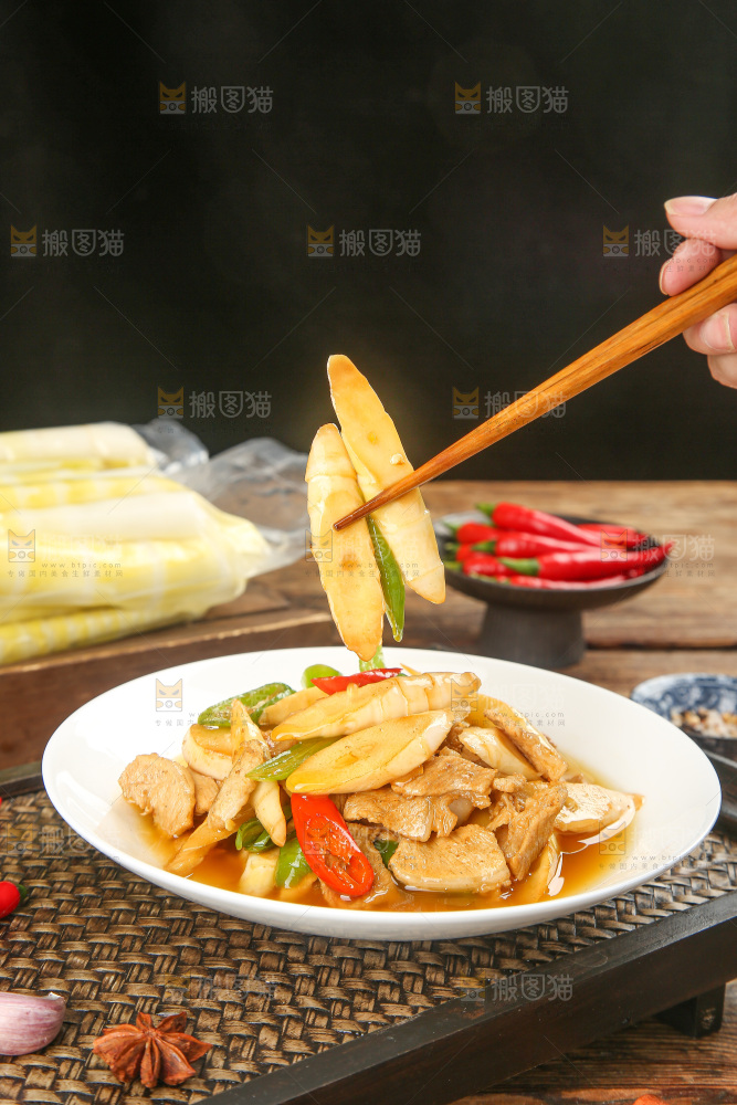 深底上的笋尖炒肉