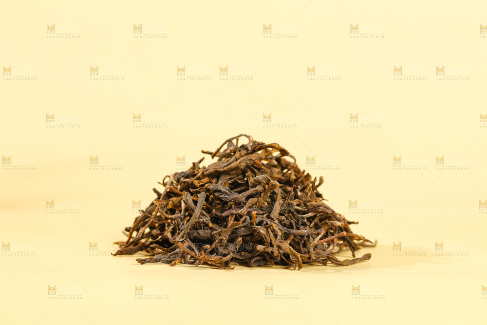 浅底上的茶叶