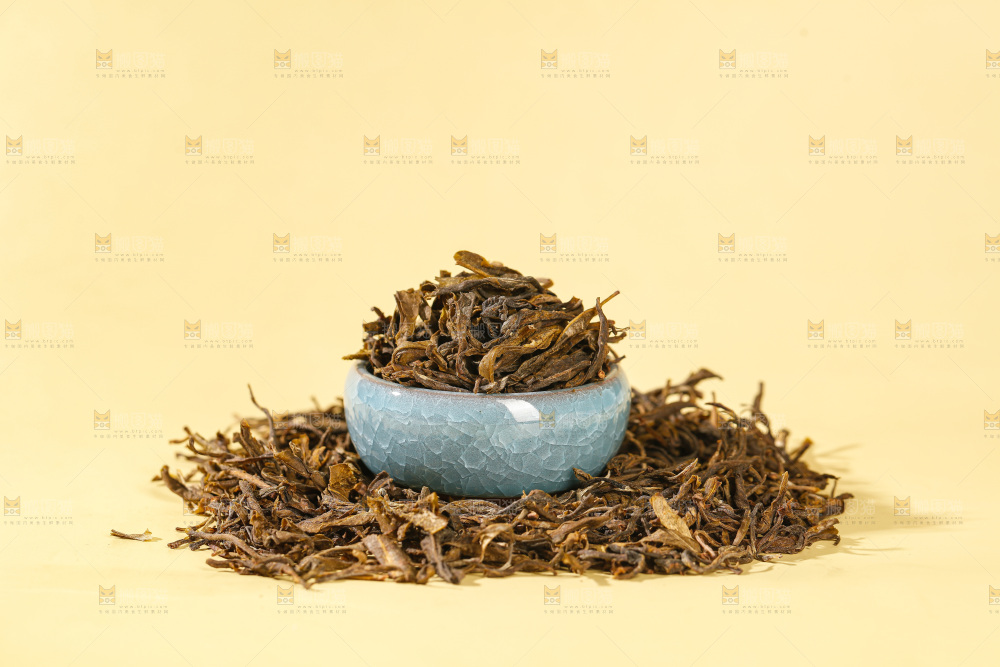 浅底上的茶叶