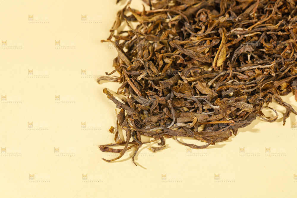 浅底上的茶叶