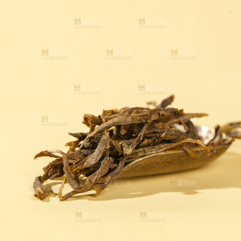 浅底上的茶叶