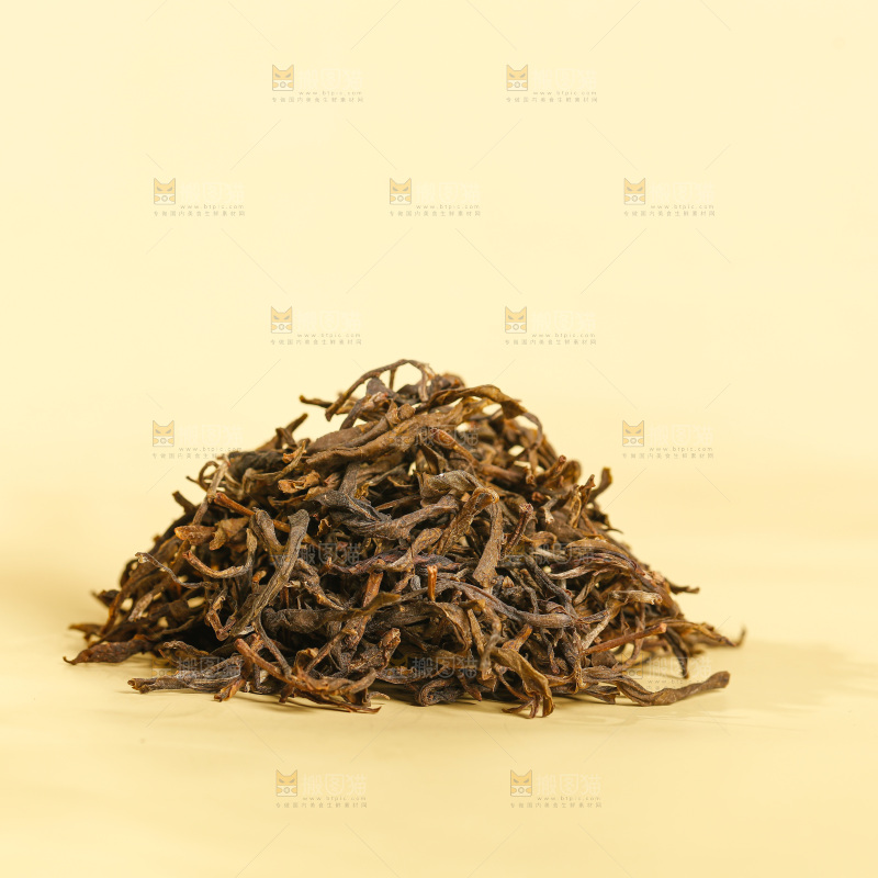 浅底上的茶叶