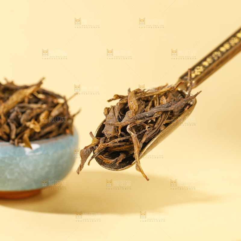 浅底上的茶叶
