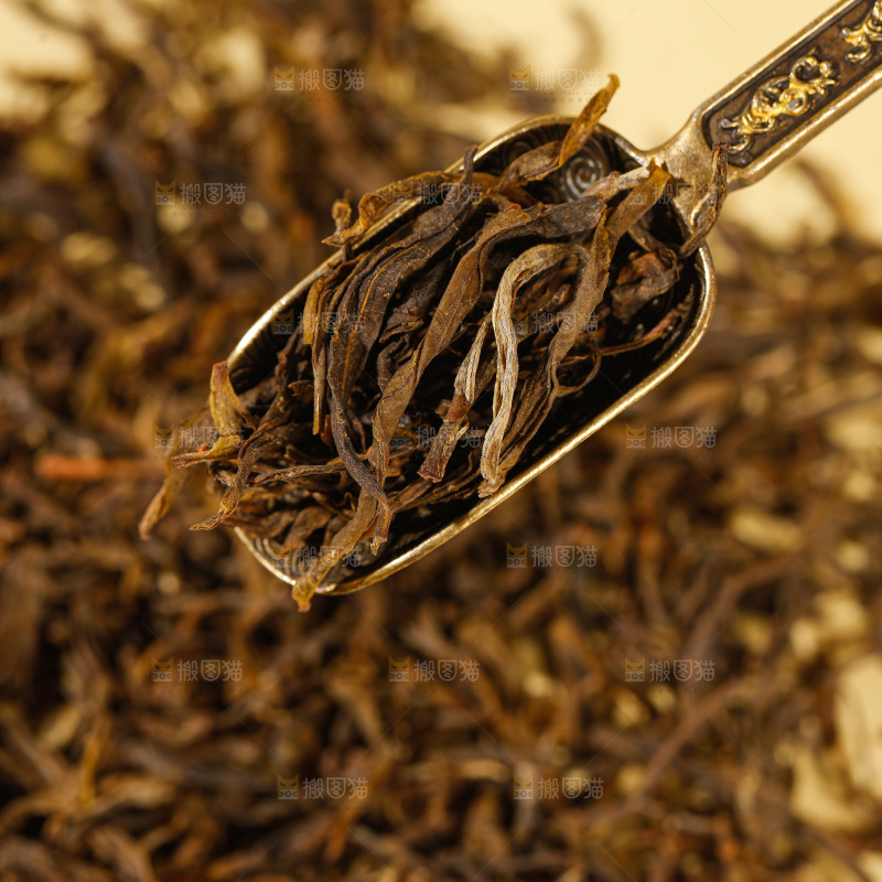 浅底上的茶叶