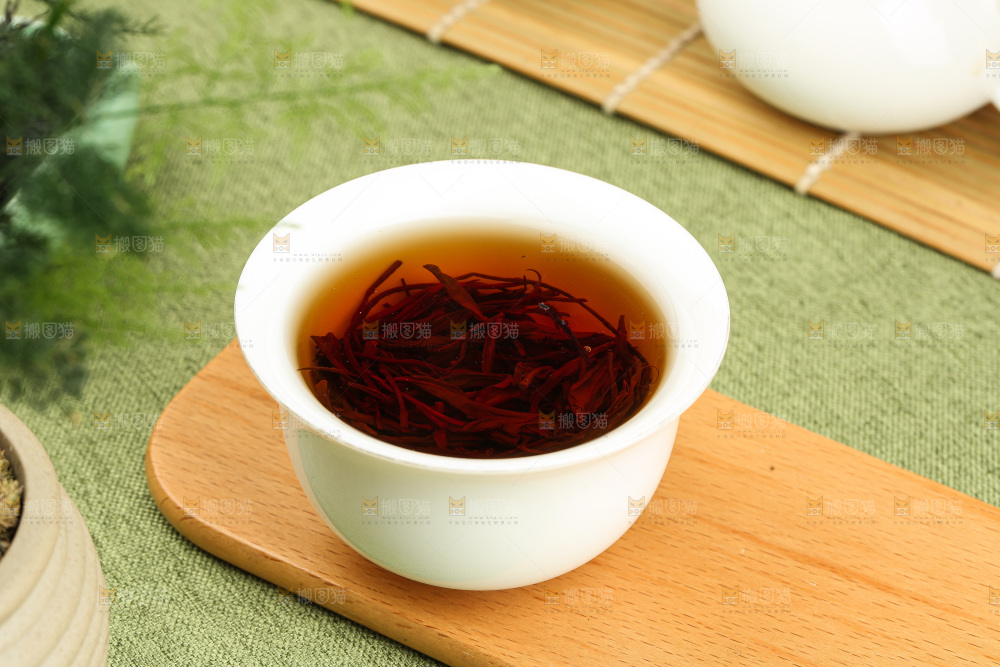 冲泡好的中国红