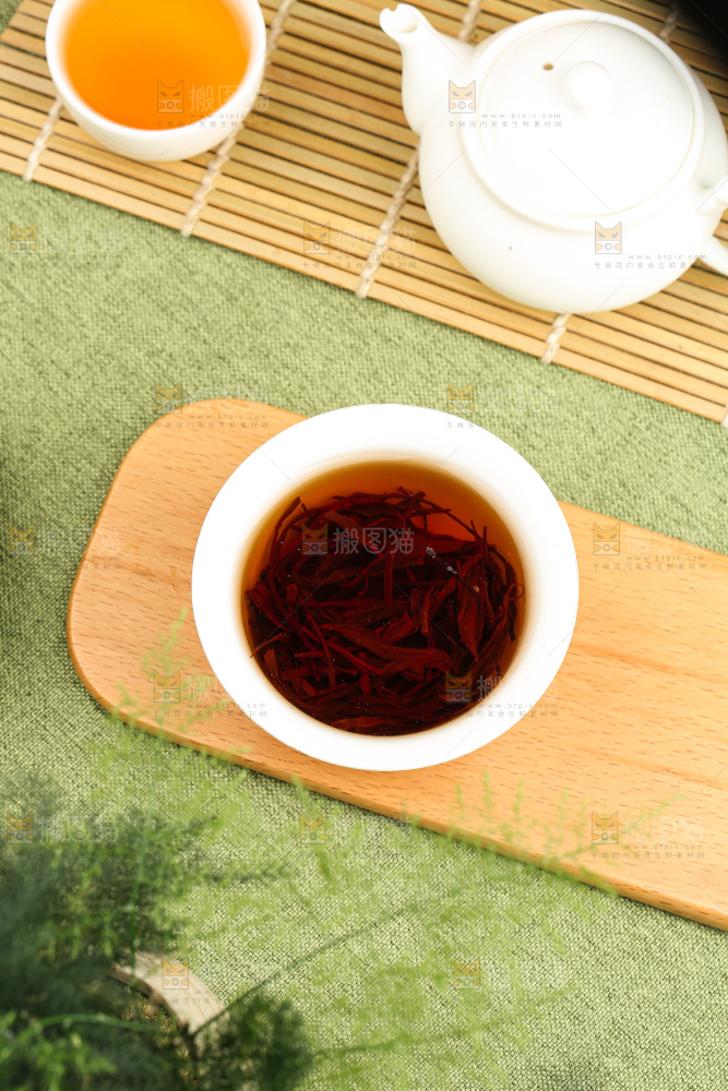 冲泡好的中国红