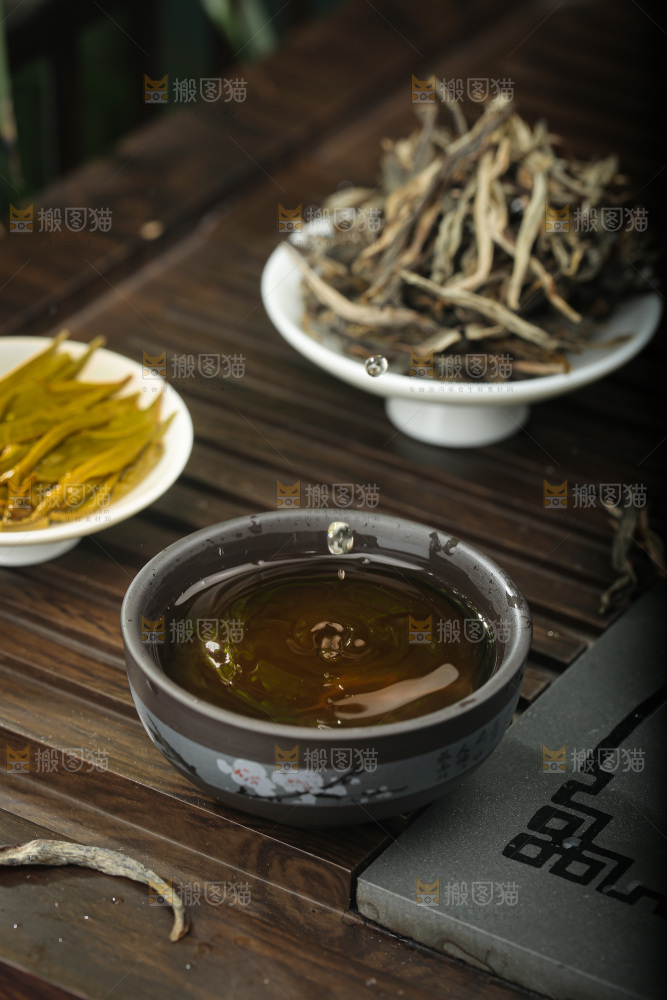 深底上的生普茶