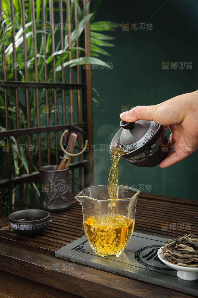 深底上的生普茶
