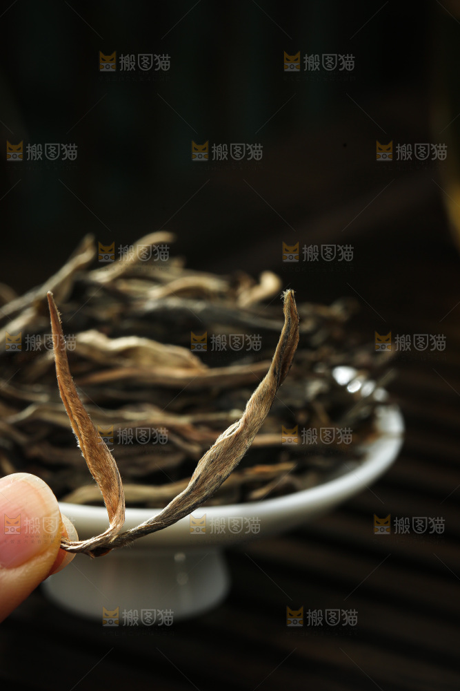 深底上的生普茶